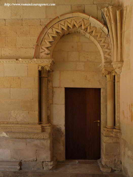 Otras portadas del claustro